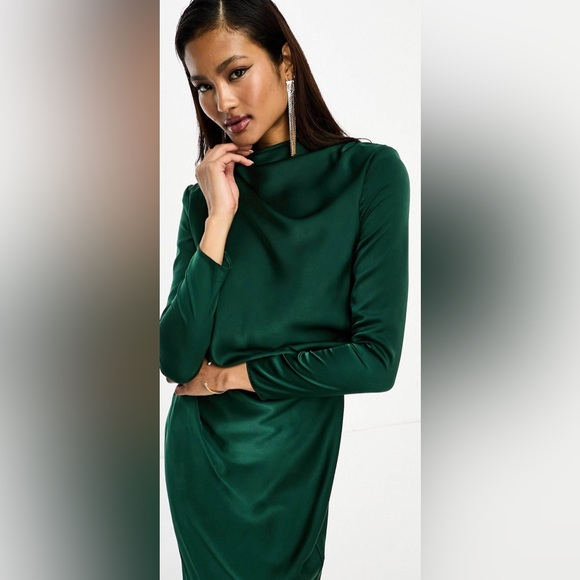 ASOS satin tuck detail maxi dress with ruched detail in forest green size 6 NWTS - Picture 4 of 6